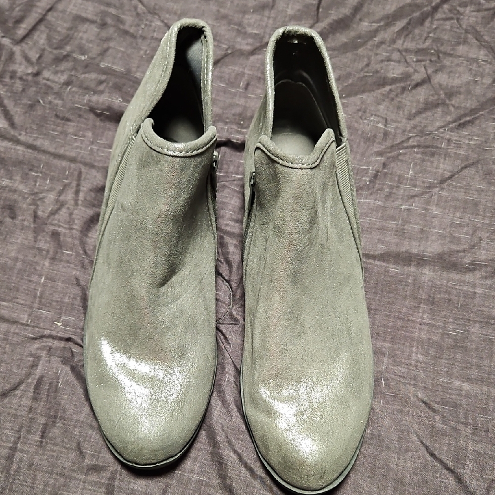 SO Women's Shimmering Gray Ankle Booties